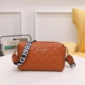 Bruine gewatteerde crossbodytas met dubbele rits en brede AG.1980 stoffen schouderband - Bruin