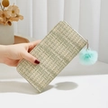 Portefeuille long tissé vert clair et crème avec porte-clé pompon bleu doux - Vert