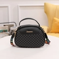 Borsa a mano ovale nera con doppia cerniera e tracolla larga colorata - Nero