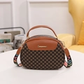 Borsa a mano vintage marrone con motivi geometrici e tracolla larga colorata LOVE - Marrone