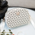 Sac bandoulière aux motifs géométriques gris avec une boucle papillon en métal blanc - Blanc Cassé
