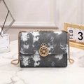 Women's gradient tie-dye chain bag with vintage gold crown buckle and metal strap - Black