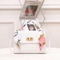 Bolso bandolera blanco a cuadros con cierre dorado y adorno de pañuelo seda - Blanco