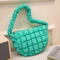 Borsa sottobraccio trapuntata verde menta con manico pieghettato e trama a nuvola - Verde