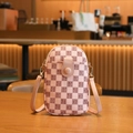 Roze geruite mini crossbody telefoontas met knoopzak en slanke lederen schouderriem - Roze