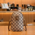 Verticale bruine crossbody telefoontas met ruitpatroon, gouden gespen en drukknoopsluiting - Khaki