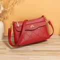 Sac bandoulière rouge matelassé à cœurs avec nœud doré et bandoulière en chaîne - Rouge