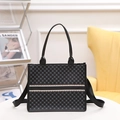 Zwarte shopper met geometrische stippen en een stijlvolle zwart-witte horizontale streep - Zwart
