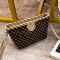 Sac bandoulière rétro marron à motif trèfle avec finitions crème et détails dorés - Marron