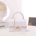 Mini borsa jelly bianca trapuntata in silicone con manico di perle e catena - Bianco