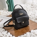 Mini mochila negra de cuero sintético con logo Chleo y cremallera de hoja dorada - Negro