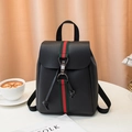 Zaino chic in ecopelle nera con nastro rosso e verde e fibbia in metallo color argento - Nero