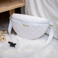 Weiße gesteppte Gürteltasche aus PU-Leder mit goldenem Logo und verstellbarem Gurt - Weiß
