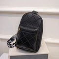 Borsa da petto in pelle PU trapuntata nera con tracolla e scomparti con zip - Nero