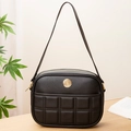 Elegante schwarze Umhängetasche aus Kunstleder mit Goldlogo und gestepptem Muster - Schwarz
