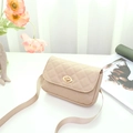Sac à bandoulière carré matelassé beige chic avec serrure dorée et sangle en tissu - Kaki