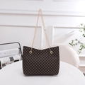 Borsa tote marrone con stampa geometrica dorata e doppia tracolla a catena - caffè
