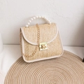 Gewebte Stroh-Mini-Tasche in Beige mit Perlen-Handgriff und goldener Kettenriemen - Weiß