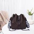 Borsa a secchiello vintage marrone con monogramma geometrico e tracolla larga firmata - caffè