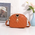 Petit sac bandoulière matelassé marron orange avec décoration métallique de Mickey - Marron