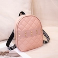 Rosa gesteppter Mini-Rucksack mit Goldnieten und modisch gewebtem Schultergurt - Rosa