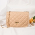 Elegante borsa a tracolla trapuntata beige con chiusura a rotazione a C dorata - Cachi