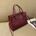 Elegante borsa a mano rosso vino con goffratura a V, manici e tracolla rimovibile - Rosso