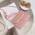 Mini bolso bandolera rosa claro con textura de cocodrilo y candado de corazón dorado - Rosa