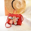 Mini borsa a mano rossa a stampa coccodrillo con foulard di seta e chiusura dorata - Rosso