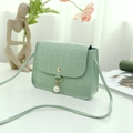 Mini borsa a tracolla verde menta con trama a coccodrillo e pendente di perla elegante - Verde