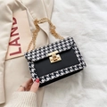 Mini borsa a tracolla pied-de-poule con patta nera e catena dorata alla moda - Nero