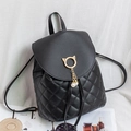 Sac à dos noir matelassé avec anneau oreilles de chat et pompon perlé décoratif élégant - Noir