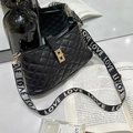 Schwarze Stepptasche mit LOVE Stickerei Gurt und goldenem Nietenschloss für Damen - Schwarz