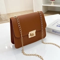 Sac à bandoulière caramel en cuir PU grainé avec fermoir doré et structure accordéon - Marron