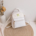 Mini mochila de cuero sintético blanco con bolsillo acolchado y detalles dorados - Blanco