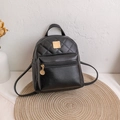 Mini mochila acolchada negra para mujer con elegantes detalles dorados y costuras de rombos - Negro