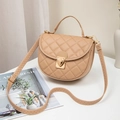 Sac bandoulière demi-lune matelassé beige élégant avec fermoir doré et bandoulière - Kaki