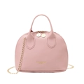 Sac à main rose en forme de coquille avec texture litchi et bandoulière chaîne dorée - Rose