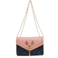 Borsa a tracolla con paillettes rosa e blu con testa di cervo dorata e nappe - Rosa