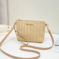 Klassische gewebte Umschlag-Umhängetasche in Beige mit Strohtextur und goldenem Logo - Gelb