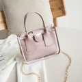 Transparente Handtasche in Flieder mit Leder-Innentasche und goldener Metallkette - Lila