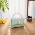 Mini bolso verde menta con grabado de cocodrilo, asa de perlas y cadena de oro - Verde