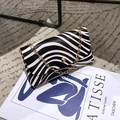 Bolso con cadena y patrón de cebra para mujer con hebilla dorada y correa fina - Zebra Print