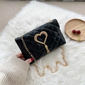 Sac à bandoulière noir matelassé avec fermoir cœur doré et pampille élégante - Noir