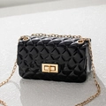 Sac jelly matelassé noir classique avec bandoulière chaîne dorée et boucle en métal - Noir