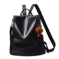 Sac à dos femme en cuir noir minimaliste avec breloque en peluche et design antivol - Noir