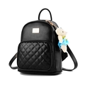 Sac à dos noir en cuir PU matelassé pour femme avec un joli charm d'ours en peluche blanc - Noir
