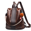 Zaino vintage in pelle marrone scuro con design patchwork e ciondolo arancione - caffè
