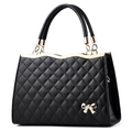 Schwarze gesteppte Handtasche für Damen mit goldener Schleife und Metallgriff-Details - Schwarz