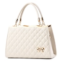 Elegante borsa a mano trapuntata bianca con fiocco dorato e dettagli a catena - Bianco